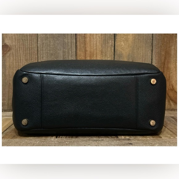 Kate Spade. 5 Piece. Carlyle Tote & Free Crossbody, Bag Charm, Dust Bag & Scarf. - Picture 11 of 16